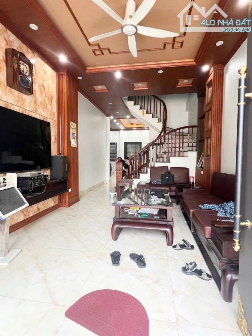 Phố Trần Quý Kiên – Phân Lô, Vỉa Hè, Ô Tô Tránh – Kinh Doanh Ngày Đêm – 5 Tầng – 13.8 Tỷ - 1