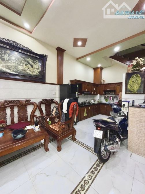 Bán nhà Hồng Lạc, Tân Bình – 3 tầng đẹp, nội thất gỗ, giá tốt chỉ 6.5 tỷ - 1
