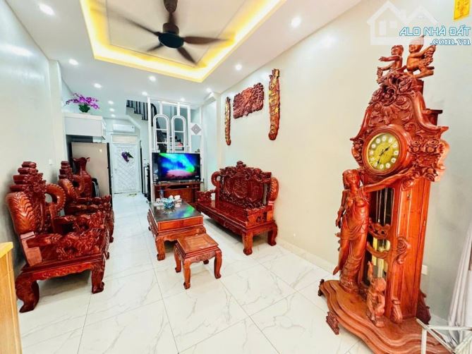 HÀ TRÌ - NGÕ NÔNG - Ô TÔ ĐỖ CỔNG - DT 36m2 * 5 TẦNG - NHÀ ĐẸP Ở NGAY - CHỦ TẶNG NỘI THẤT X - 1