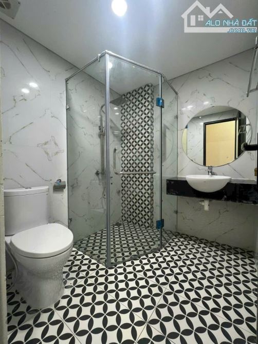 BÁN NHÀ PHỐ Thạch Bàn Long Biên 5 TỶ 35 m 5 tầng, MT 4m gần AEON và cầu Vĩnh Tuy - 1