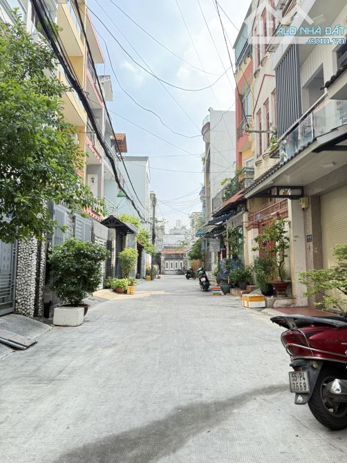 TÂN HƯƠNG - HẺM XE HƠI 7 CHỖ - SỔ ĐẸP - KLG - KQH - DT (4x9.3) - NHỈNH 5 TỶ - 1