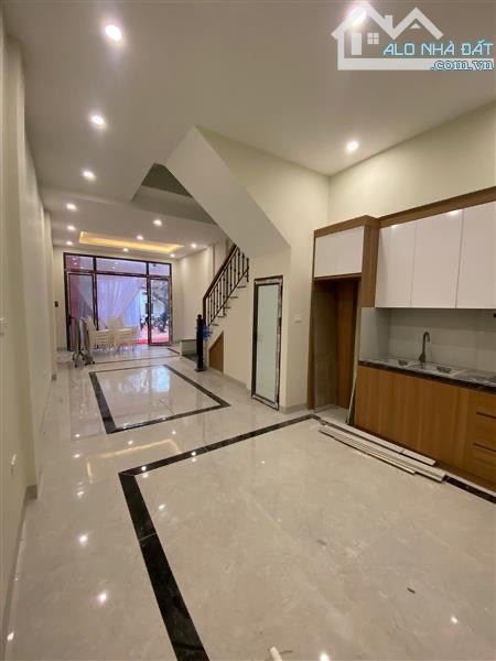 Bắc Hồng _Đông Anh Hn Nhà 3 tầng mới kính coong ,thiết kế hiện đại  Ô tô vào nhà - 1