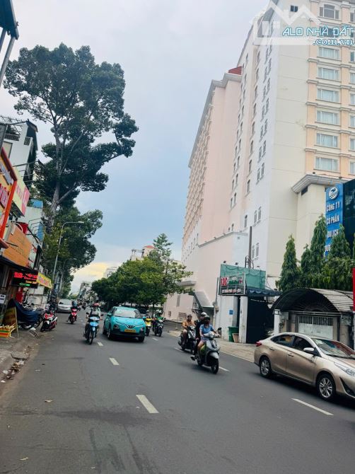 Bán nhà mặt tiền lớn đường Trần Phú, DT: 9*32M. KC: 4 tầng nổi. Giá chỉ: 88 tỷ TL - 1