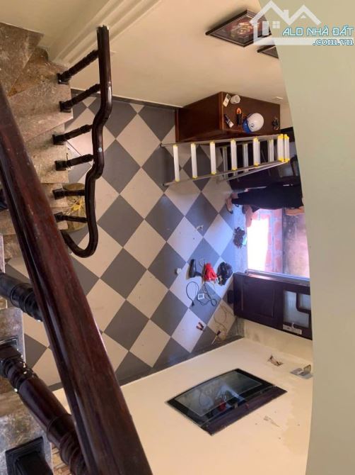 Cho thuê nhà phố nguyên căn Bạch Đằng- Hoàn Kiếm 40m2 x 3 tầng , 2PNKK giá 8tr5, vào luôn - 1