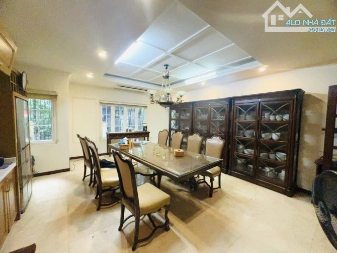 (HIẾM) Biệt Thự Cầu Giấy, 236m2, 5 tầng, mt 30m, giá 125 tỷ - 1