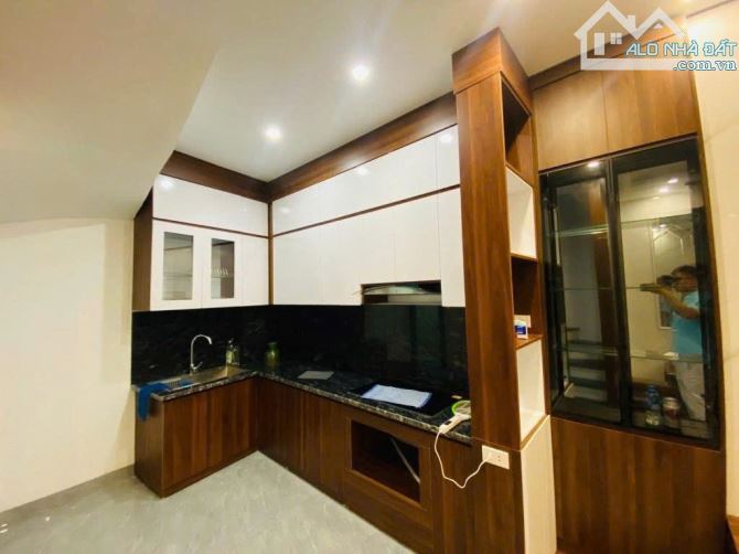 TRUNG TÂM PHỐ ĐÀM QUANG TRUNG - LONG BIÊN - 40M2 - 5 PHÒNG NGỦ - DÂN XÂY CHẮC CHẮN - GIÁ - 1