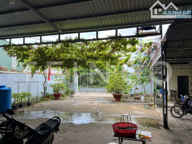Kho xưởng bãi 685m² kho xây dựng 370m² gần sân vận động Quân Khu 9 - 1