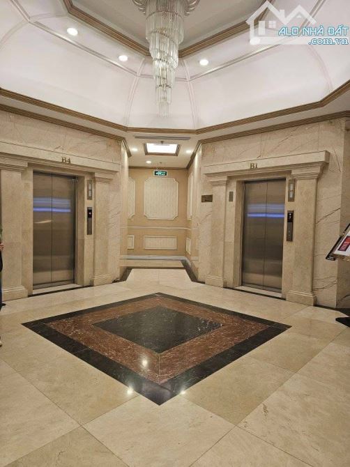 CĂN HỘ ĐẲNG CẤP 5 SAO -  VIEW HỒ TÂY  - VỊ TRÍ MẶT PHỐ - GIAO THÔNG THUẬN LỢI - 5 TẦNG HẦM - 12