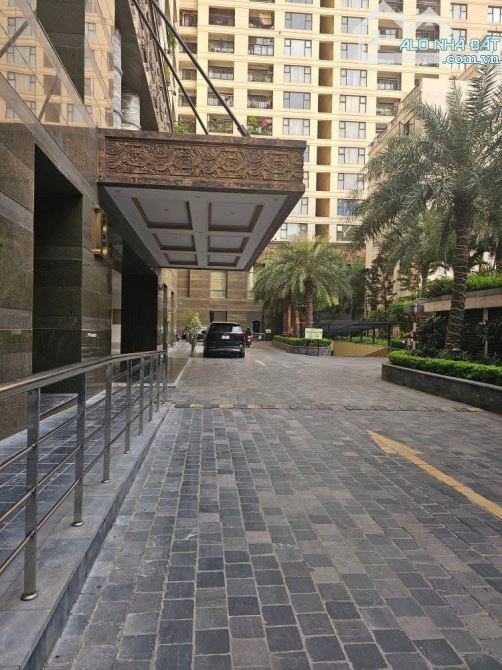CĂN HỘ ĐẲNG CẤP 5 SAO -  VIEW HỒ TÂY  - VỊ TRÍ MẶT PHỐ - GIAO THÔNG THUẬN LỢI - 5 TẦNG HẦM - 16