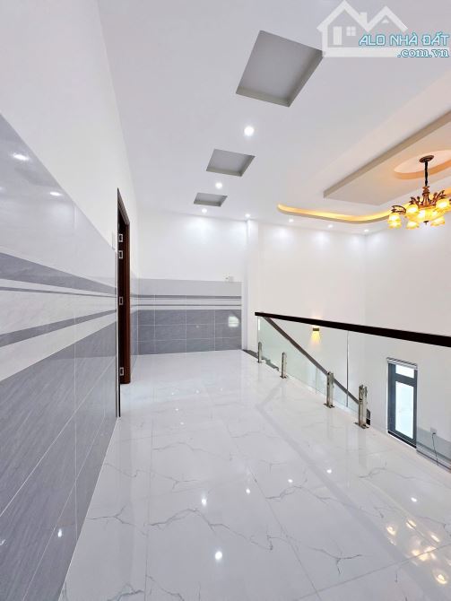 nhà trệt lững lộ ô tô trục chính hẻm 583 đường 30/4 - 2