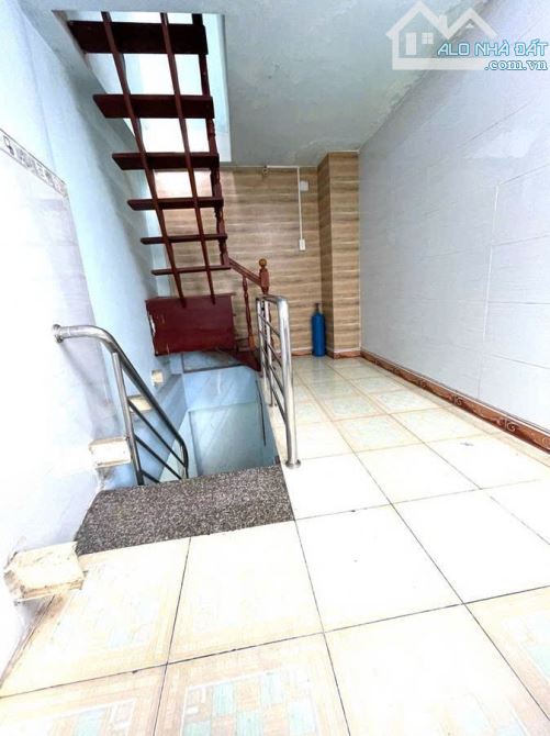 Nhà bán: đường Tôn Đản, DTSD 26m2, 3 tầng, giá 2,6 tỷ - 2