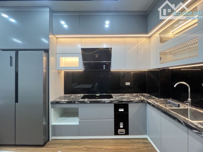 Bán Nhà Nguyên Văn Cừ Long Biên 50m x 6 Tầng Giá 9,8 Tỷ Thang Máy Ô Tô - 2