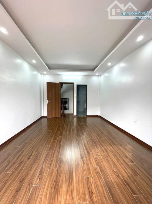 3 căn 5 tầng đường thông ôtô đỗ cửa chỉ hơn 4 tỷ ngay trạm bơm gần kđt Đô Nghĩa - 2