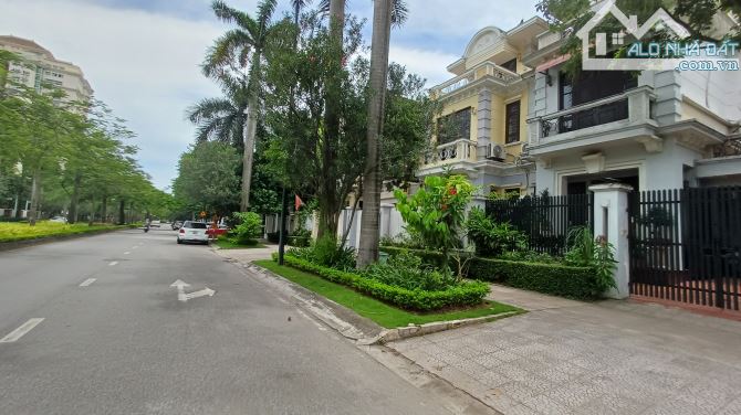 Bán biệt thự Ciputra khu D gần đường Võ Chí Công 180m3 mặt tiền 9m giá hơn 60 tỷ - 2
