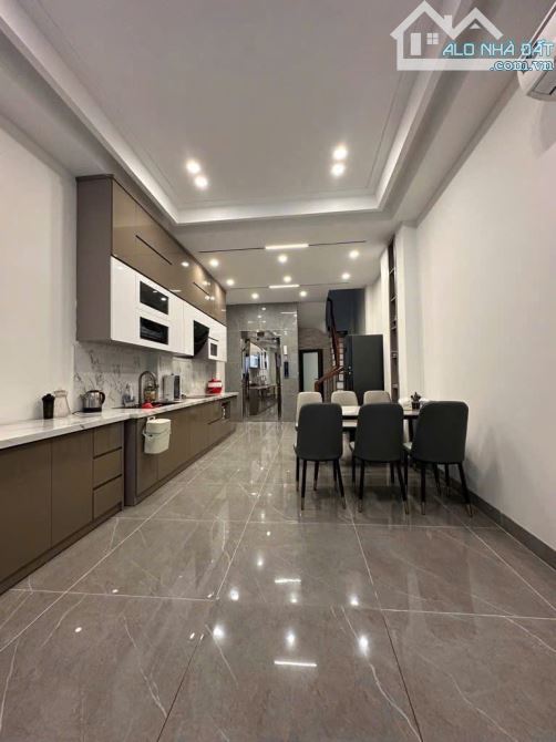 Bán nhà đẹp Bồ Đề- Long Biên DT 62M2, 5 Tầng, Gara, Thang máy, Ô tô thông, Full nội thất, - 2