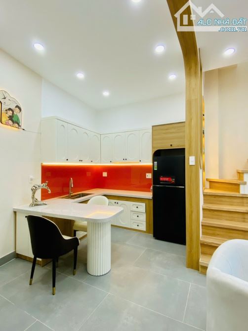 🔥XE HƠI TỚI NHÀ - VỊ TRÍ ĐẸP 1P RA SIÊU THỊ EMART - GẦN MT QUANG TRUNG - NGANG 7M NỞ HẬU - 2