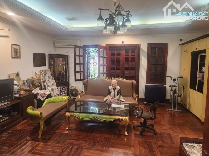 Bán nhà phân lô, ô tô tránh, cách phố 1 nhà, Đặng Thùy Trâm, Cầu Giấy 5 tầng 22 tỷ - 2