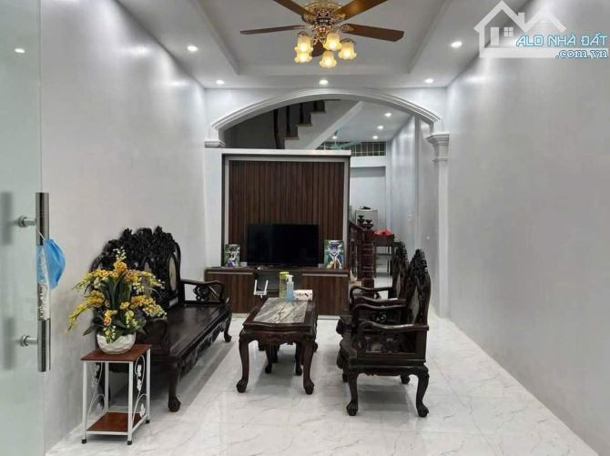MẶT NGÕ HÀO NAM - OTO QUA - GẦN GA CÁT LINH – 45m2 x 5 tầng – Chỉ 13,5 tỷ - 2