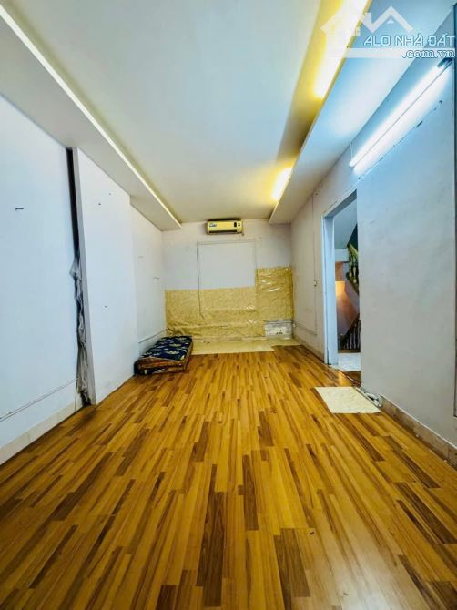 MẶT NGÕ NGUYÊN HỒNG - PHÂN LÔ Ô TÔ - VỈA HÈ – 36m2 x 4 tầng – Chỉ 16,5 tỷ - 2