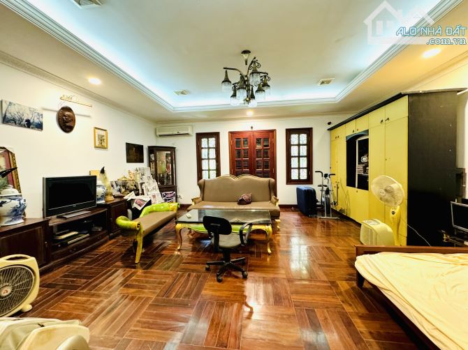 (HIẾM) Biệt Thự Dịch Vọng, Cầu Giấy, 271m2, 4 tầng, mt 17m, giá 72 tỷ - 2