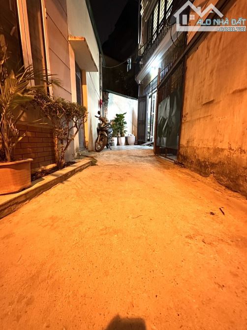 BÁN NHÀ MỚI NGUYỄN KHOÁI - LÔ GÓC CỰC ĐẸP - FULL NỘI THẤT - 5 Tầng, giá chỉ 6,8 tỷ. - 2