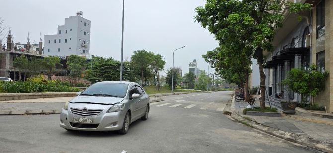 ĐẤU GIÁ VƯỜN ĐÀO ĐÔNG ANH ĐẦU TƯ NGON  DT  120M² MT 5.5M VỈA HÈ RỘNG VIEW CÔNG VIÊN 20M RA - 1