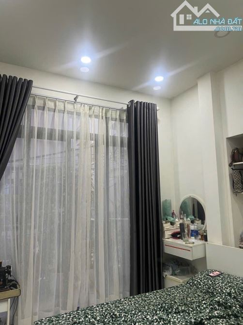 Chính Chủ - Đã Hoàn Công - DT(4M x 10M)3Tầng Đúc Với 5PN - 3WC - Lê Văn Sỹ  - Phú Nhuận - 3