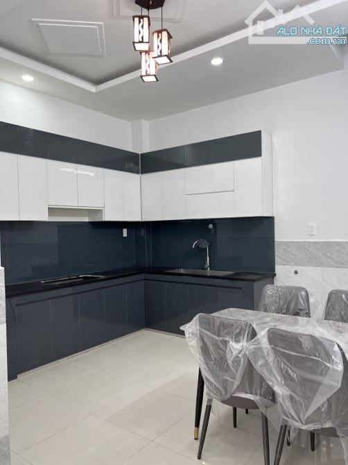 BÁN NHÀ 3 TẦNG - MẶT TIỀN HẺM XE HƠI 6M - 47m2 -( 4.4x13.6m)-  Chỉ 5XX TỶ - 3