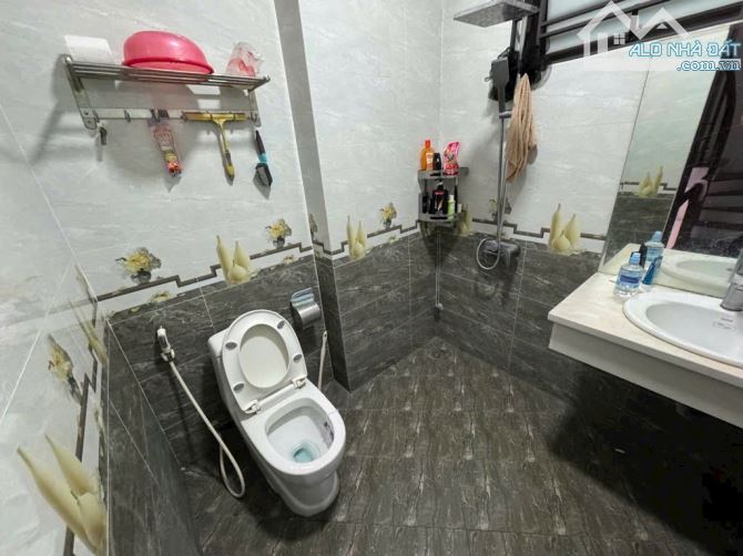 SIÊU RẺ BÁN NHÀ HỒNG TIẾN -BỒ ĐỂ - 41M- 6TỶ75- NGÕ Ô TÔ - GẦN PHỐ -VỊ TRÍ HIẾM - 4