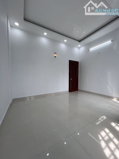BÁN NHÀ 3 TẦNG - MẶT TIỀN HẺM XE HƠI 6M - 47m2 -( 4.4x13.6m)-  Chỉ 5XX TỶ - 4