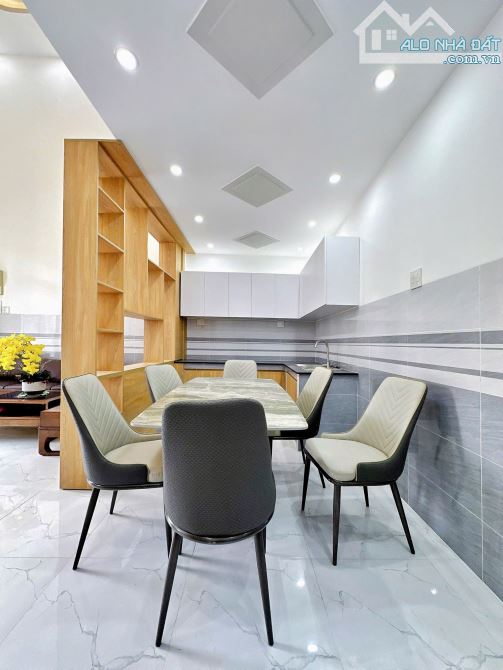 nhà trệt lững lộ ô tô trục chính hẻm 583 đường 30/4 - 5
