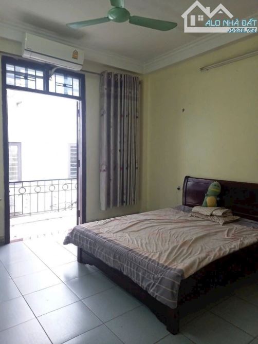 BÁN NHÀ LÔ GÓC, DÂN XÂY THẠCH BÀN LONG BIÊN 5 TỶ 38m 5 Tầng Ô Tô gần  trường cấp 3 - 5