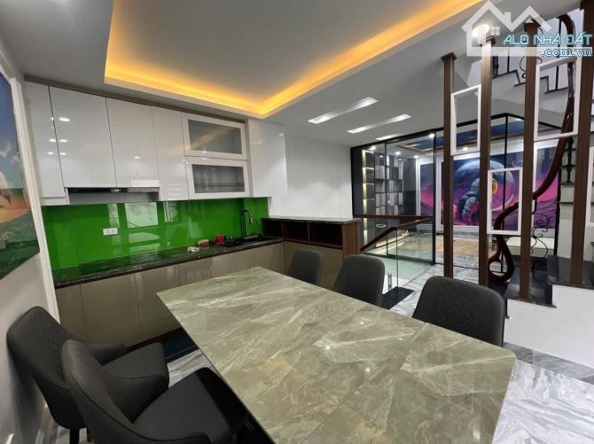 Đội Cấn - Gần phố - Mặt tiền rộng - Trung tâm Ba Đình - 9.5 tỷ - 5