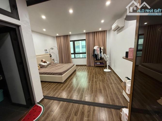 SIÊU HIẾM - CẦU GIẤY - 8 TẦNG THANG MÁY - CHỦ TỰ XÂY MỚI - PHÂN LÔ - Ô TÔ -  VIEW CHUNG CƯ - 5
