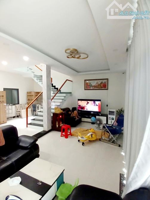 Cần BÁN NHANH Biệt Thự 2 Lầu 8x20m Đường Phan Văn Hớn Hóc Môn Giá 7.35 Tỷ, SHR - 5