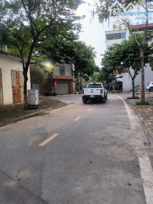 Bán đất đấu giá giang biên Long biên ô tô tránh 72m 5.1mt giá 16,2 tỷ - 5