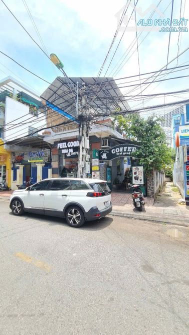 Bán nhà mặt tiền đường Bạch Đằng khu phố Hàn ngang 8m - 6