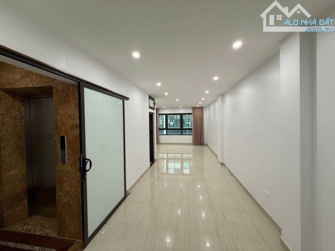 SIÊU PHẨM TÒA NHÀ 7 TẦNG - THANG MÁY - PHÂN LÔ -  GARA Ô TÔ - VỊ TRÍ VÀNG ĐƯỜNG CẦU GIẤY - 8