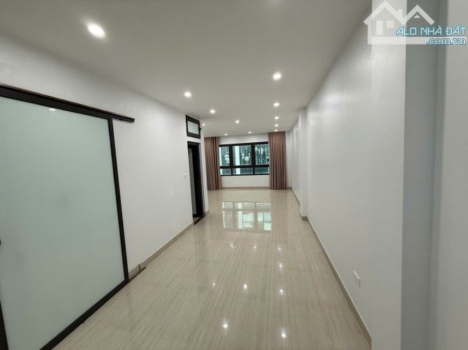 SIÊU PHẨM TÒA NHÀ 7 TẦNG - THANG MÁY - PHÂN LÔ -  GARA Ô TÔ - VỊ TRÍ VÀNG ĐƯỜNG CẦU GIẤY - 9