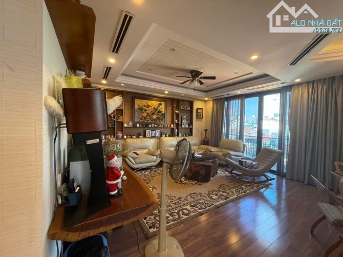 Siêu phẩm Hoàng Cầu Đống Đa. Sổ 110m, 9 tầng MT14m Giá 63 tỷ. 16 căn hộ full nội thất - 9