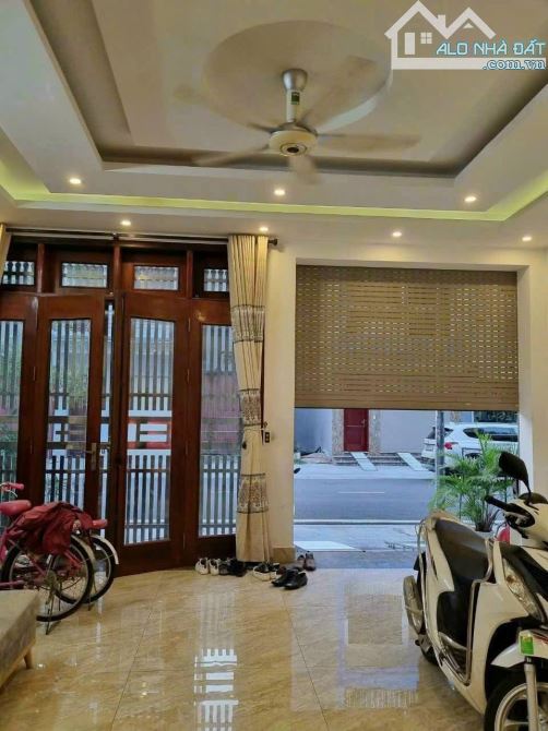 TRỤC CHÍNH 271  KIM THIỀU  CC,BÁ,N  N3T LÔ GÓC  120M2 - 7.5M -5xtr/1m