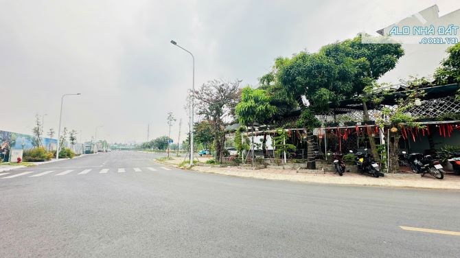 Đất 2 mặt tiền 211m ngang 16m khu BigC Go p. Đông Hòa Tp. Dĩ An