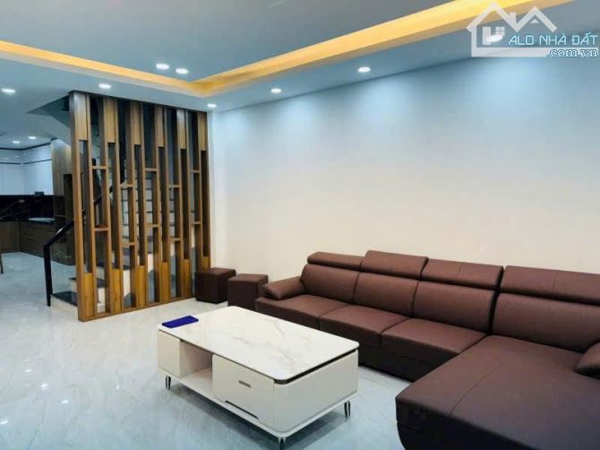 BÁN NHÀ ĐẸP PHỐ TƯ ĐÌNH -38M2- 4NGỦ- GẦN PHỐ -DÂN TRÍ CAO CHỈ 6TỶ

-