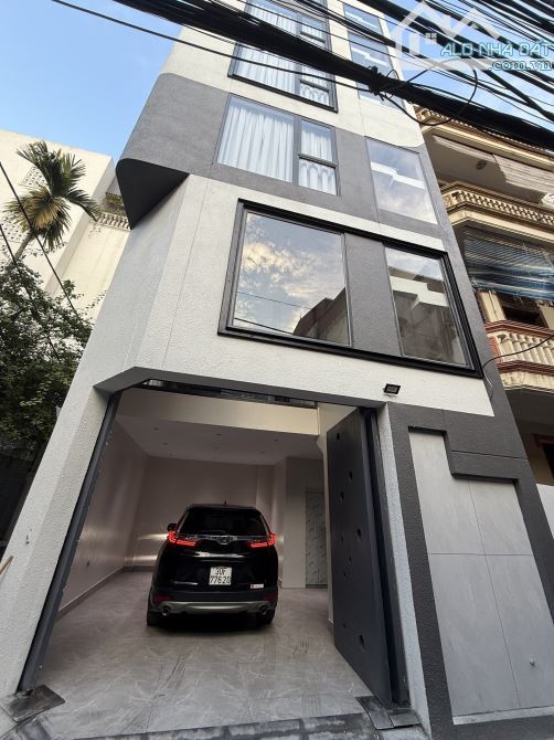 Siêu phẩm chân dài 2 mặt thoáng đường ô tô vào nhà ngõ Phố Bồ Đề DT 42m2 . Giá 14.8 tỷ