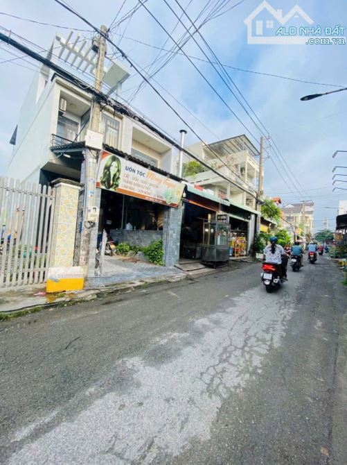 Bán nhà 1 trệt 2 lầu mặt tiền hẻm p. Tân Phong