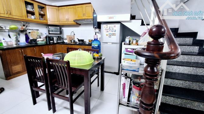Quá thơm Hẻm ÔTÔ Lạc Long Quân Phường 11 Tân Bình 56m 3 tầng 4.3x15 chổ hơn 6 tỷ