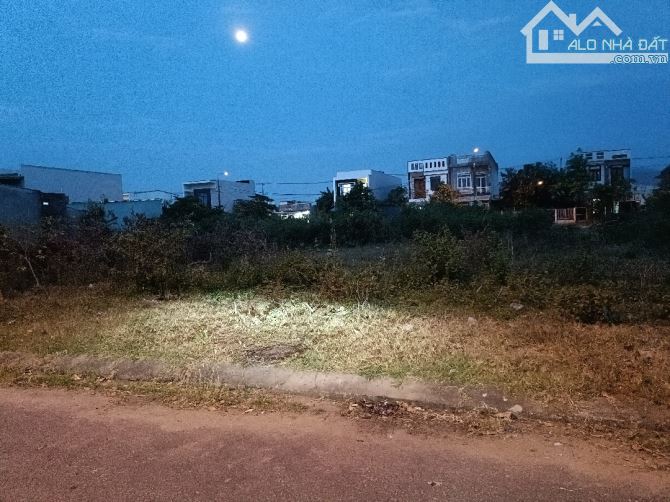 BÁN LÔ ĐẤT MẶT TIỀN ĐẸP - HÒA LIÊN 5, HÒA VANG, ĐÀ NẴNG Diện tích 100m² - Giá chỉ 2.4 tỷ