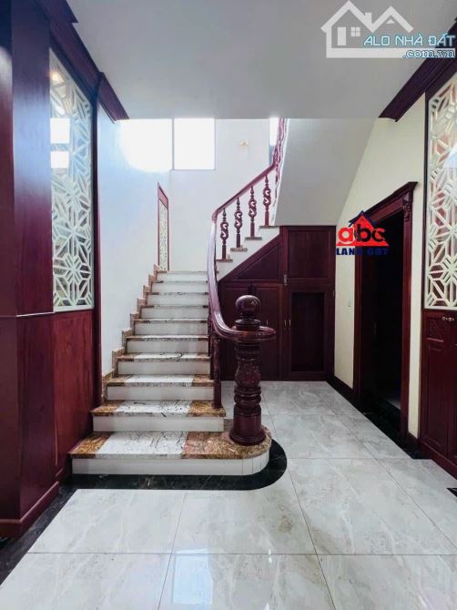 Cần Bán Gấp Biệt Thự Ngang 10M ngay khu biệt thự ngay Chợ Trại Bò P. Long Bình
