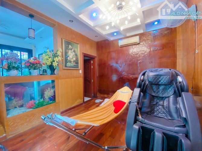 Bán nhà đối diện Nhà hát Hòa Bình - 4 tầng vị trí độc nhất