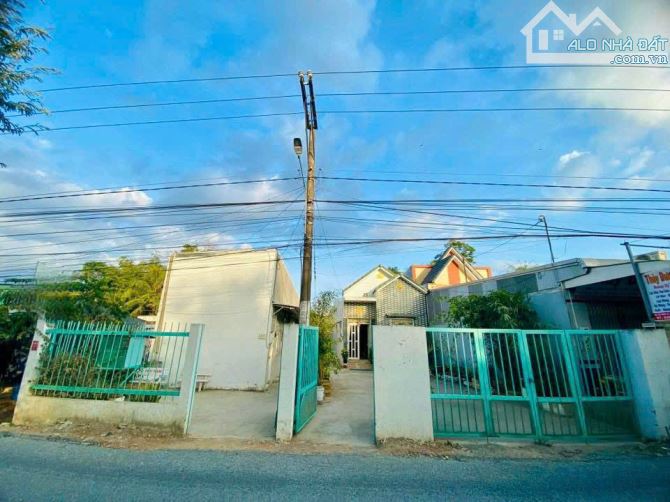 Định cư nên bán nhà vườn kèm 8 p trọ ở Gia Lộc Trảng Bàng 10x40 ( 400m2 ) 810 TRIỆU SHR
